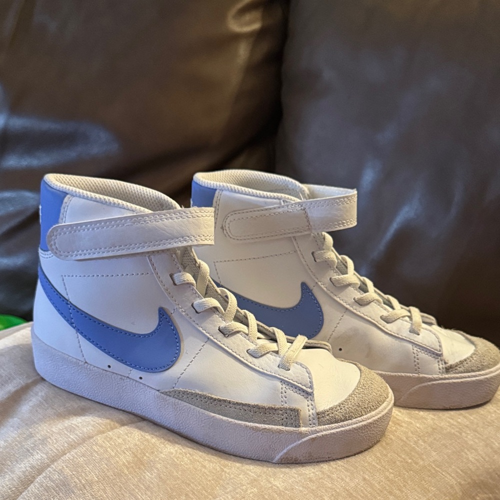 Nike White and Blue Sneakers with Velcro Strap